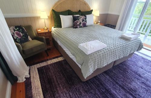 Mount Glorious Cabin | Oceanfront Maiala Park Lodge - Rated 9.5/10 by Guests