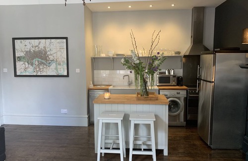 Little Venice Apartment | Elegant 2 Bedroom Apartment in Maida Vale, Westminster