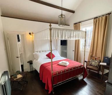 Kew Hotel | Inviting Maids Guest Rooms: Pet-Friendly with Breakfast