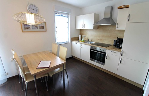 Alt Gaarz Apartment | Cozy Maiglöckchenweg Wg. 1 Steps from Salzhaff Beach