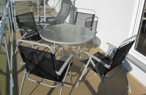 Alt Gaarz Apartment | Cozy Maiglöckchenweg Wg. 1 Steps from Salzhaff Beach