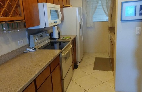 Maili Condo | Maili Cove Beachfront Escape: Poolside Bliss & Ocean Views