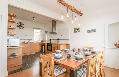 Pittenweem House | Experience MAIMIE’S HARBOURVIEW: Pet-Friendly Retreat