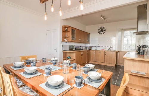 Pittenweem House | Experience MAIMIE’S HARBOURVIEW: Pet-Friendly Retreat