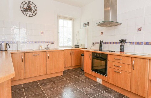 Pittenweem House | Experience MAIMIE’S HARBOURVIEW: Pet-Friendly Retreat