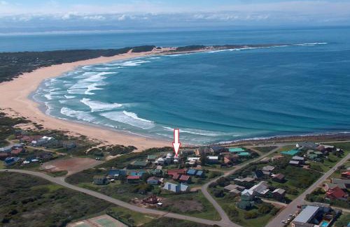 Cape Saint Francis House | Ideal Proximity to Main Beach with Oceanfront Comfort