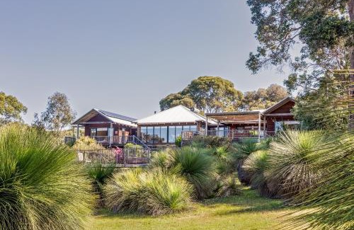 Quedjinup House | Relax at Main Break: 4-Star Stay with Pool & Hot Tub
