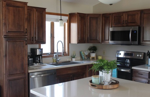 Rochester House | Convenient Main Floor Living Near Mayo with Breakfast