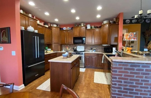 Goldsmith House | Inviting Main Home: Your Welcoming Retreat Awaits