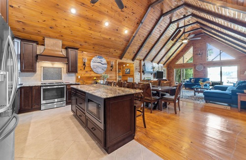 Old Bridge Point Cabin | Unforgettable Main Lake View with Kayaks & Fire Pit