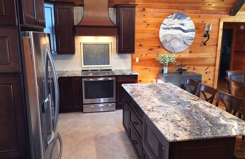 Old Bridge Point Cabin | Unforgettable Main Lake View with Kayaks & Fire Pit