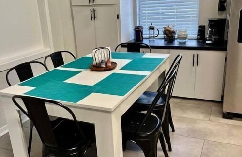 Weeki Wachee Gardens House | Experience Main River House: Kayaks, Game Room & More!