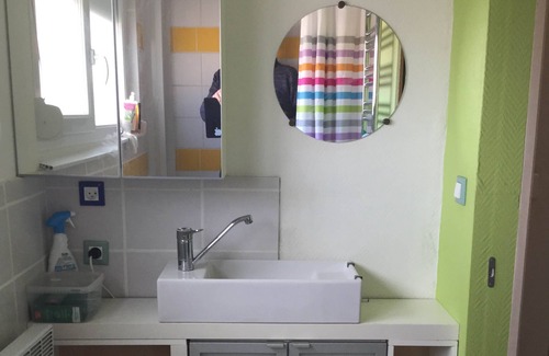 Arras House | Cozy Main Square 62 Festival Rental with Kitchen Access