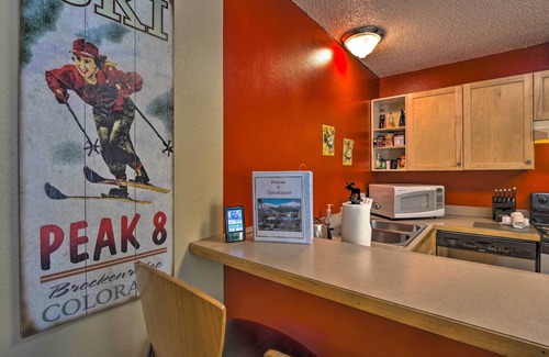 Historic District Condo | Pet-Friendly Condo with Balcony in Tannhauser - Guest Rated 9.8