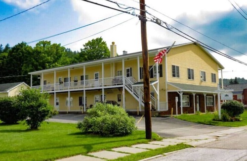 Ludlow Apartment | Lake View Main St Studio - Guest Rated 10/10!
