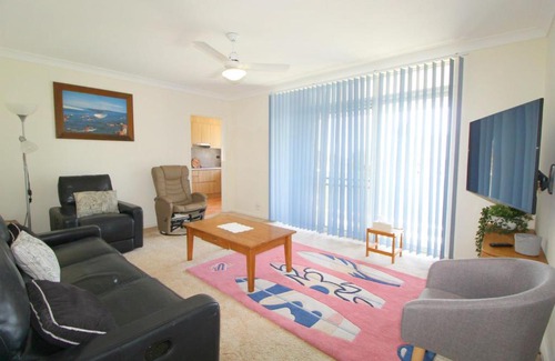 Crescent Head Apartment | Discover Main Stay 8: Family-Friendly in Great Location