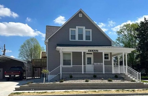 Mascoutah House | Convenient Stay on Market - Ideal for Military & Healthcare