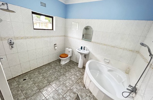 Senga Bed & Breakfast | Top-Rated Main Stream Beach Villa with Pool and Spa