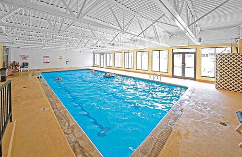 Winter Park Hotel | Inviting Main Street Retreat with Pool & Hot Tub Amenities