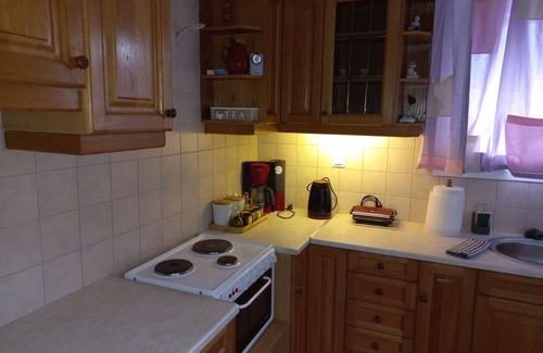 Vitina Apartment | Relaxing Retreat at Mainalo View House - Family Friendly Stay