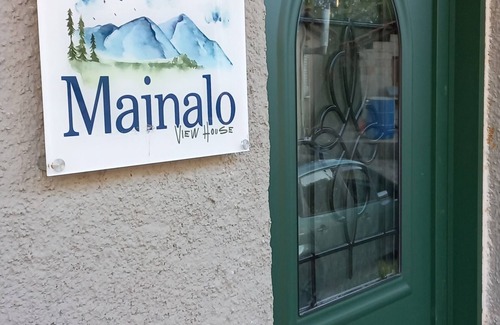 Vitina Apartment | Relaxing Retreat at Mainalo View House - Family Friendly Stay