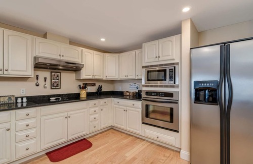 Old Orchard Beach Condo | Oceanfront Beach Condo in Maine with Pool & Spa Amenities