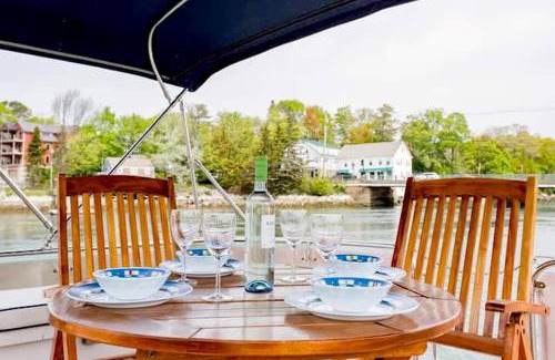 Damariscotta Boat Rental | Oceanfront Retreat at Maine Bed & Boat, Rated 10/10