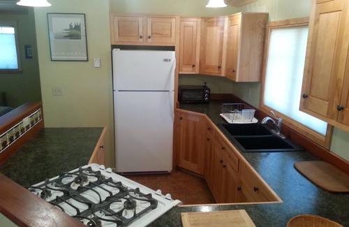 Camden House | Cozy Maine Cottage Studio with Ocean View & Spa Amenities