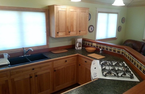 Camden House | Cozy Maine Cottage Studio with Ocean View & Spa Amenities