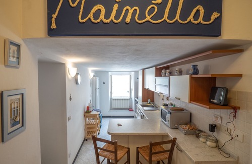 Vernazza Apartment | Seaside Escape at Mainetta Sea View Apartment with Pool