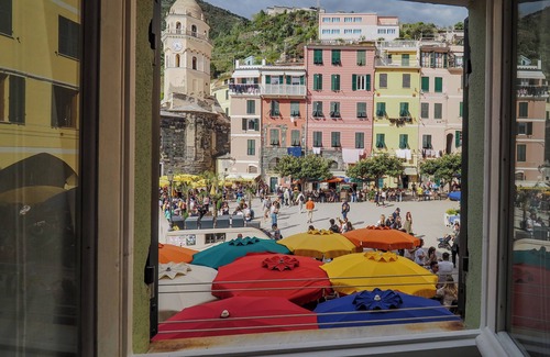 Vernazza Apartment | Seaside Escape at Mainetta Sea View Apartment with Pool