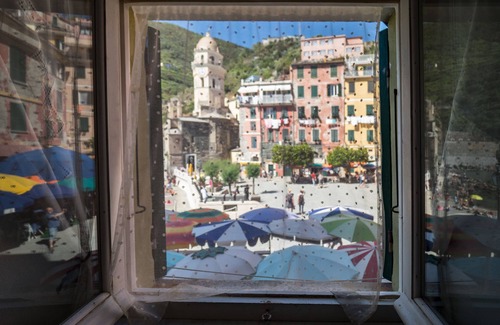 Vernazza Apartment | Seaside Escape at Mainetta Sea View Apartment with Pool