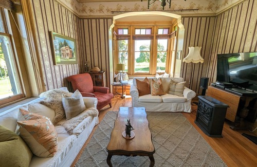 Conical Hill House | Discover Mainholm Lodge: Your Perfect Escape Awaits