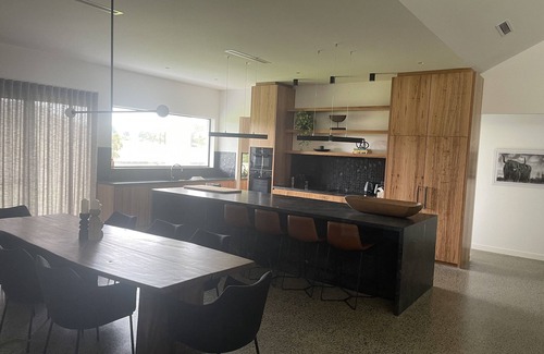 Moss Vale House | Unforgettable Mainhouse @ The Farm with Ocean View & Pool