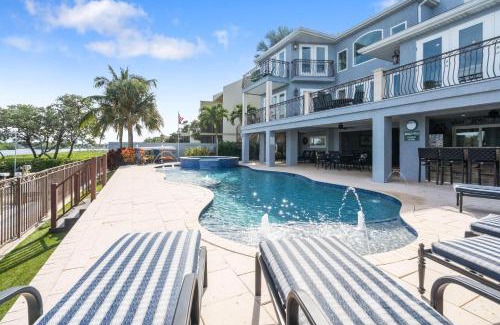 Siesta Key House | Discover Mainsail: Family-Friendly 4-Star Hotel with Pool
