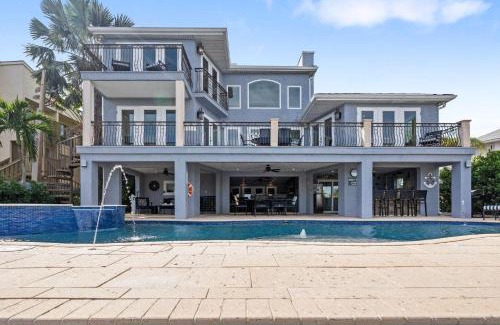 Siesta Key House | Discover Mainsail: Family-Friendly 4-Star Hotel with Pool