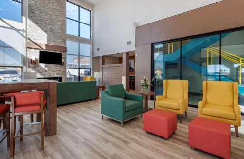 Colorado Springs Hotel | Discover MainStay Suites Colorado Springs East - Family Friendly