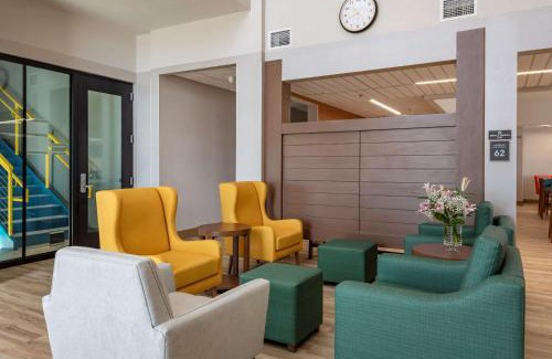 Colorado Springs Hotel | Discover MainStay Suites Colorado Springs East - Family Friendly