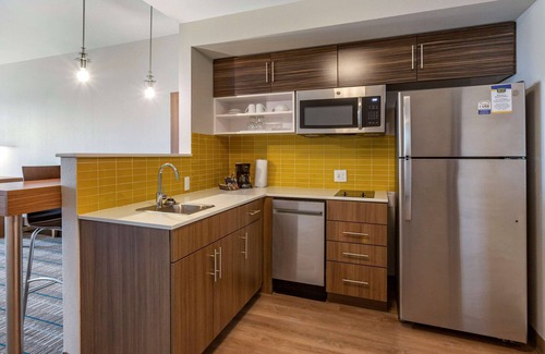 Carlsbad Hotel | Discover MainStay Suites Carlsbad South: Family-Friendly Stay