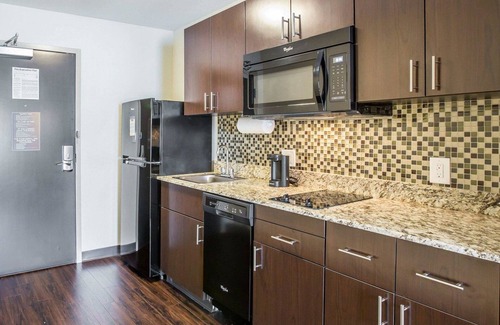 Emerson Hotel | Discover MainStay Suites Cartersville - Perfect for Families