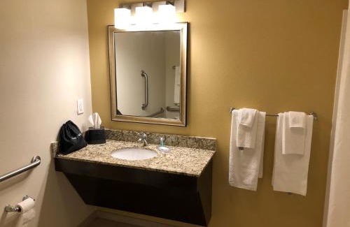 Emerson Hotel | Pet-Friendly MainStay Suites Cartersville with Pool Access