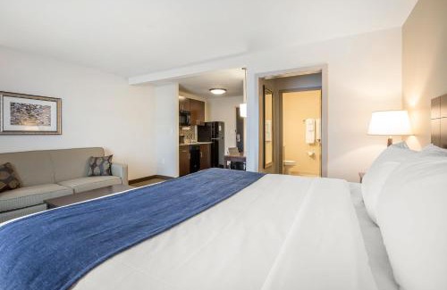 Emerson Hotel | Pet-Friendly MainStay Suites Cartersville with Pool Access