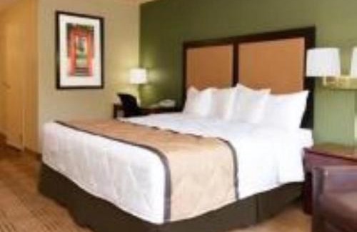 Hillside Hotel | Comfortable MainStay Suites in Chicago Hillside for All