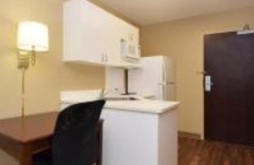 Hillside Hotel | Comfortable MainStay Suites in Chicago Hillside for All