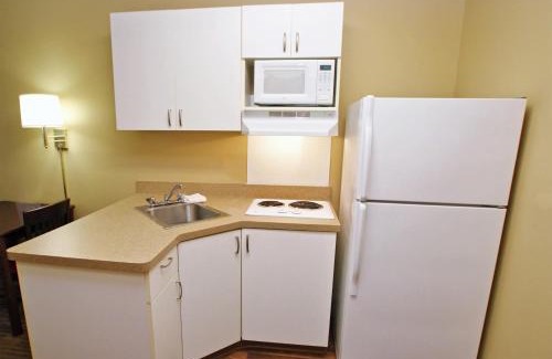 Hillside Hotel | Comfortable MainStay Suites in Chicago Hillside for All