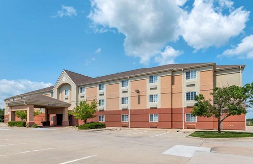 Emporia Hotel | Comfortable Stay at MainStay Suites Emporia, Pet Friendly