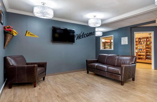 Emporia Hotel | Comfortable Stay at MainStay Suites Emporia, Pet Friendly
