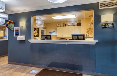 Emporia Hotel | Comfortable Stay at MainStay Suites Emporia, Pet Friendly