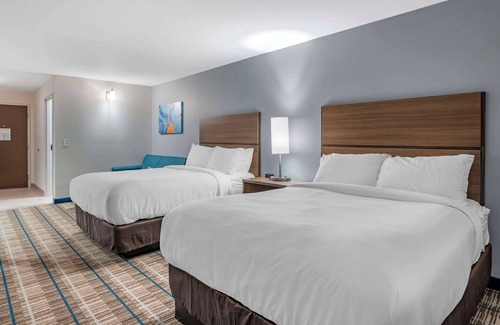 Georgetown Hotel | Inviting MainStay Suites: Family-Friendly & Poolside Amenities