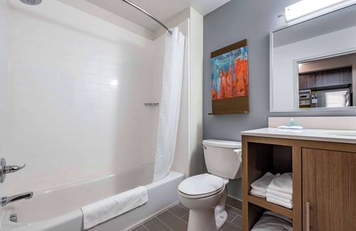 Georgetown Hotel | Inviting MainStay Suites: Family-Friendly & Poolside Amenities